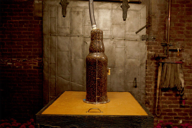 Illustration for article titled Concrete-Printing Bees And Other Living 3D Printers
